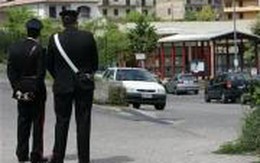 Cảnh sát vũ trang Italia bị cấm ngoại tình