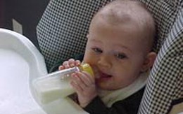 Cách chọn đúng loại sữa phù hợp với trẻ