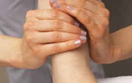 7 động tác thư giãn chân cho nhân viên văn phòng