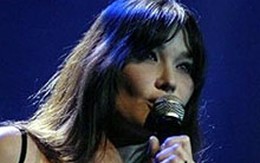 Vợ tổng thống Pháp ra mắt album mới