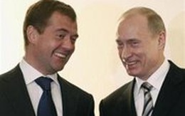 Bộ đôi Putin-Medvedev "có thể lãnh đạo nước Nga đến năm 2033"