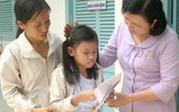 Bé gái bị công an "hỏi cung" đã đi học trở lại