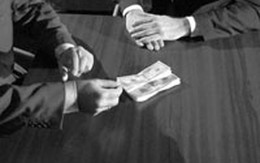 Thẩm phán TAND quận Hoàn Kiếm bị bắt: Làm gì có chuyện chia chác cho "sếp"