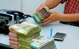 Khách hàng đua rút tiền gửi tiết kiệm