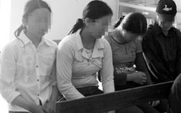 "Mẹ mìn" bán hàng rong