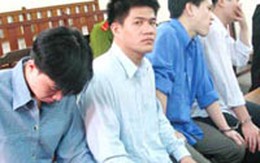 Mua dâm tập thể cô bé 14 tuổi
