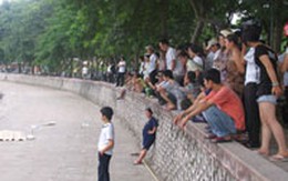 Phát hiện xác chết trên hồ Giảng Võ