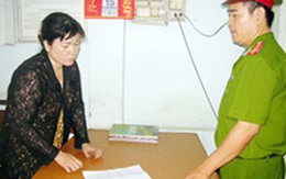 Khởi tố người giữ trẻ bạo hành các em nhỏ