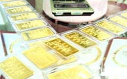Giá vàng thế giới phục hồi nhẹ, nhiều người đổ xô đi mua