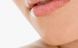 Làm gì khi môi nứt nẻ?