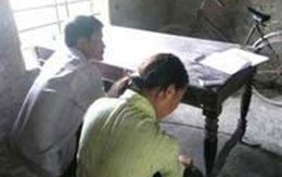 Giả điên để thoát khỏi "tổ quỷ"