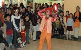 Hối hả đi tour, nhộn nhịp mua sắm
