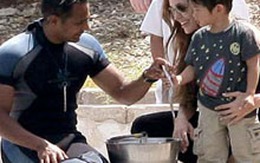 Pax Thiên chơi với cá voi