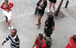 Bị phạt tiền vì quay lén khách làng chơi