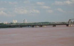 Gửi con cho người đi đường rồi lao mình xuống sông tự vẫn