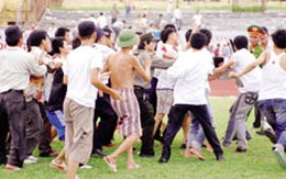 "Chỉ có 20 hooligan Nghệ An đánh... 800 CĐV Hải Phòng" ?