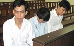 Thuê người tạt axít vợ