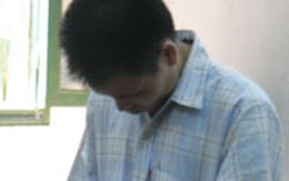 Núp dưới cầu thang định hiếp thiếu nữ 16 tuổi