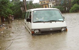 Hà Nội: Phát hiện 2 người chết trong ô tô ngập nước