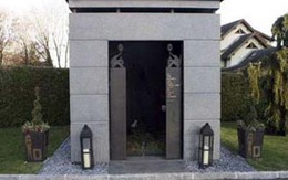 Chết 2 năm còn bị quật mồ trộm xác