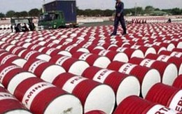 Giá dầu lần đầu tiên xuống dưới 50 USD