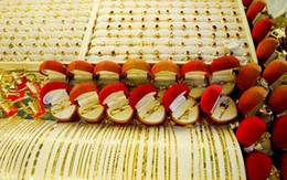 Giá vàng tiếp tục sụt giảm