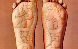 10 năm cắn ngón chân cứu vợ thoát chết