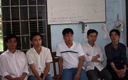 Bẫy người nước ngoài háo sắc bằng bia "ôm"