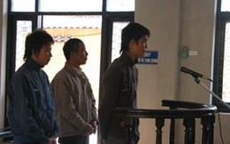 Lại hoãn sơ thẩm vụ HS lớp 9 bị đánh ngất tại trụ sở công an xã: CQĐT vi phạm luật