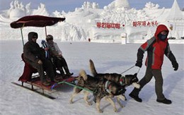 Ông già Noel bằng băng lớn nhất thế giới