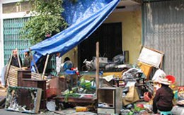 Vợ chồng già bị đuổi ra đường