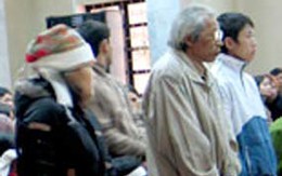 Bênh bố vợ, chém chết hàng xóm