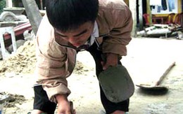 "Giám đốc tra tấn học viên": "Phù phép" lấy chữ ký người chết