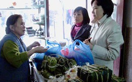 Bánh chưng, giò chả bắt đầu hút khách