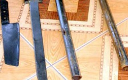 Mang hung khí đi đập phá tài sản, "đại bàng 9X" bị tóm