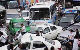 Bị đánh bất tỉnh vì không nhường đường xe hơi