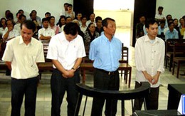 "Thụt két"đánh đề, 4 cán bộ đường sắt lãnh 32 năm tù... 