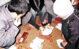 Vác "hàng lạnh" đi đòi tiền thua bạc