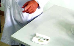 Đi cai nghiện, nuốt móc cửa sắt vào bụng 