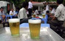 Đi uống bia, bị chém trọng thương