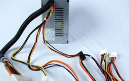 Cản mẹ lấy chồng bằng dí điện