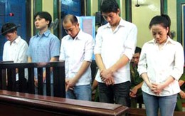 "Vợ chồng" nữ sinh bán thuốc lắc hầu tòa