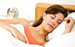 Có nên nằm ngủ kê cao gối?