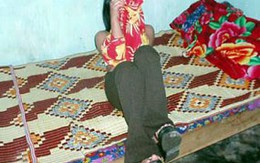 Dùng di động điều "hàng", một má mì bị tóm
