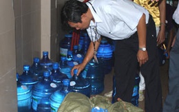 TP HCM: Nước uống đóng chai bị nhiễm vi sinh