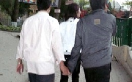 Những giọt nước mắt bên lề một tình yêu đồng tính