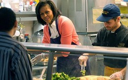 Ảnh: Michelle Obama nấu ăn từ thiện