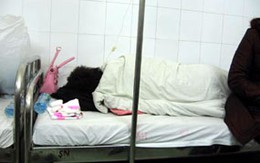 Một thanh niên bị cắt gân chân