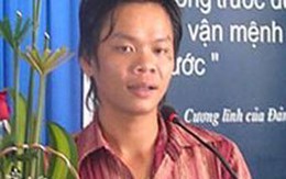 Nhân viên tiệm vàng hạ gục tên cướp dùng súng AK như thế nào?