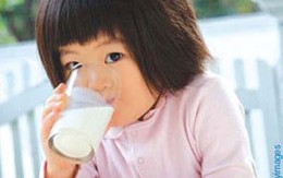 Không nhất thiết cho trẻ ăn sữa đắt tiền